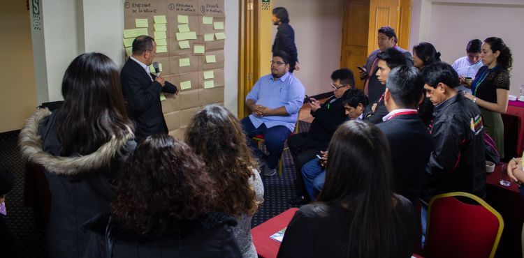 Peruvian journalists built together messages about climate change during the workshop