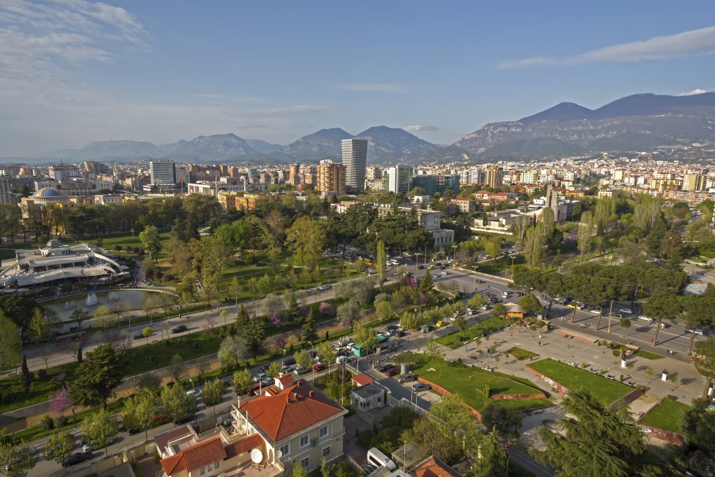 Vue sur la ville de Tirana depuis la Sky Tower