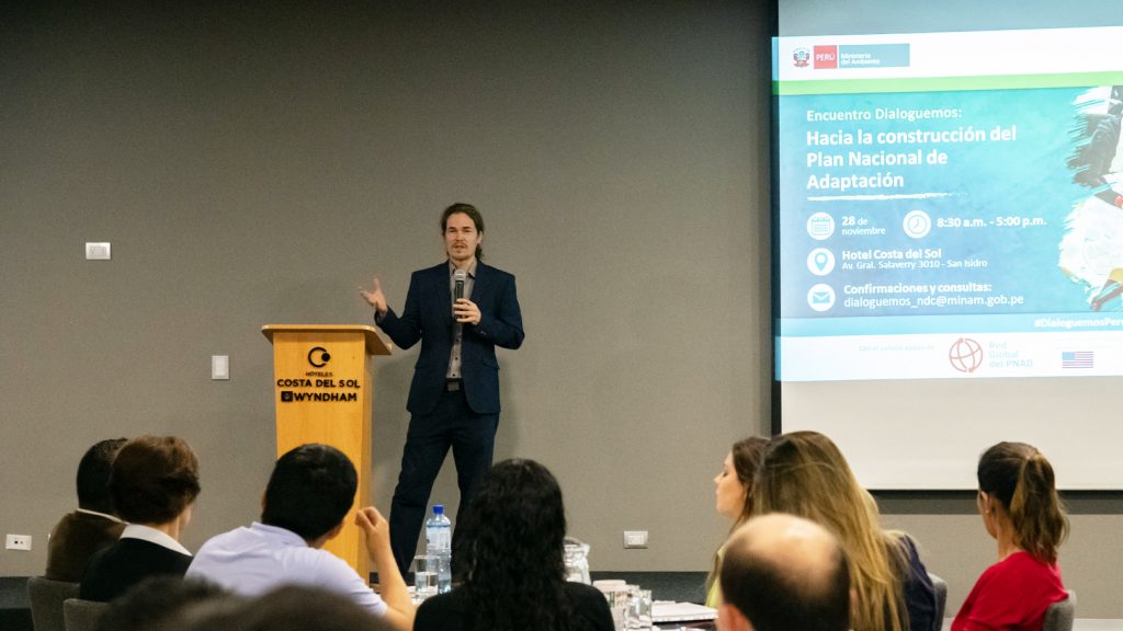 Daniel Morchain da presentación en el taller de validación del PAN de Perú